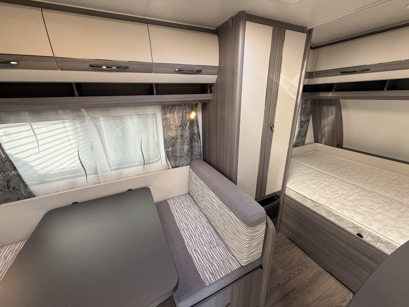 Hobby On Tour 390 SF VASTBED MOVER LUIFEL TOP  foto: 8