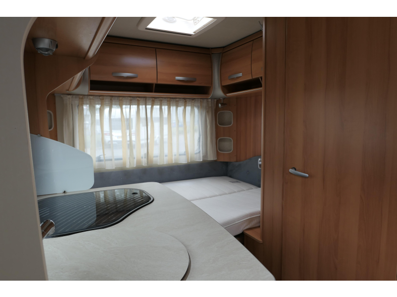 Eriba Nova Light 425 mover en voortent  foto: 7