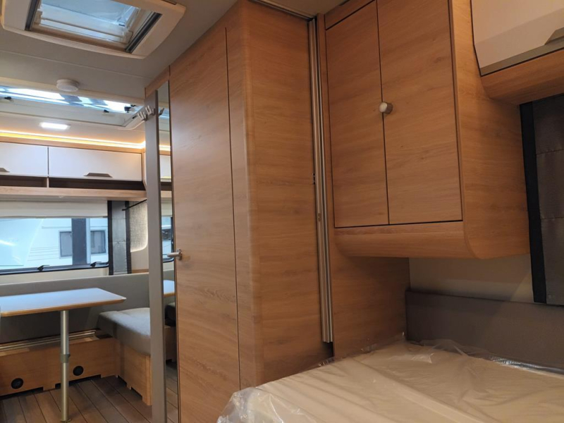 Knaus Sudwind Black Selection 460 EU  foto: 6