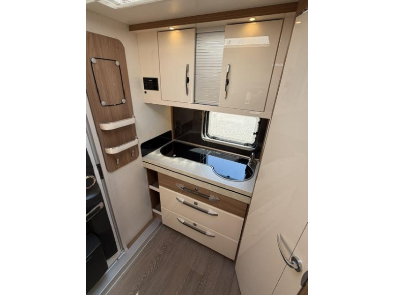 Hobby Excellent 460 SL Incl. Mover en Luifel  foto: 17