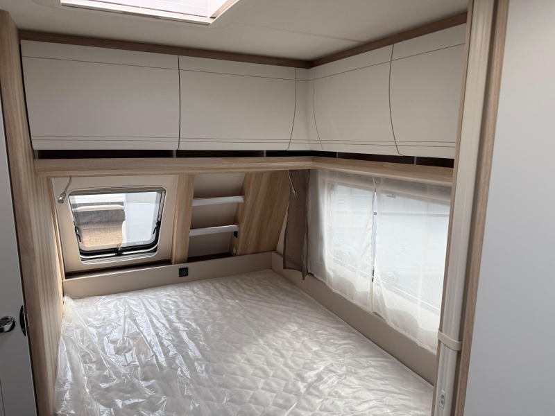 Hobby De Luxe 460 UFE Frans bed & rondzit!  foto: 7
