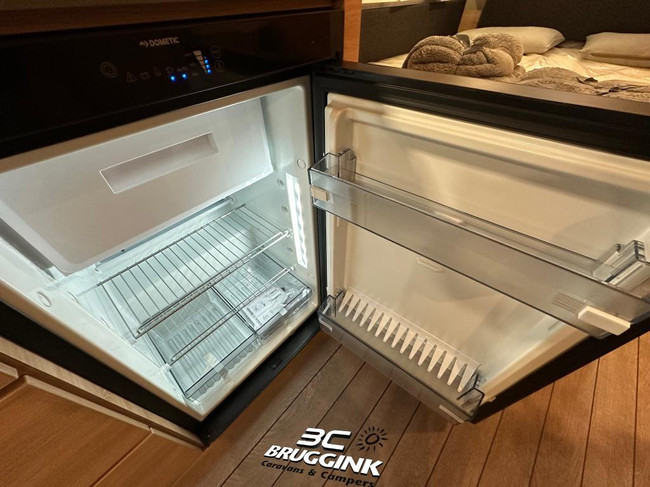 Knaus Sudwind 60 Years 450 FU FRANS BED VLOERVERWARMING foto: 8