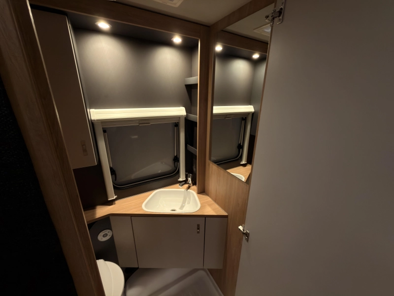 Knaus Sport Platinum 500 QDK Platinum+vloer+1800KG  foto: 7