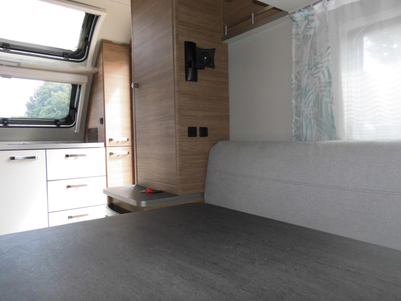 Weinsberg CaraOne 390 PUH Hefbed, mover!  foto: 9