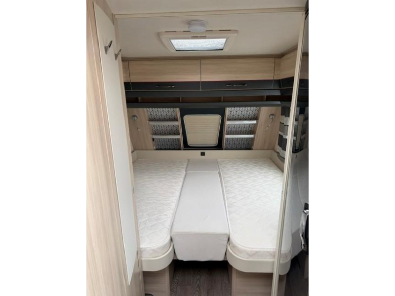 Hobby De Luxe Edition 495 UL mover voortent fietsenrek  foto: 10