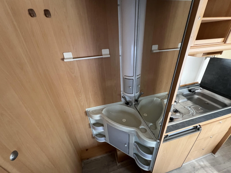 Adria Unica 432 PX voortent en luifel  foto: 9