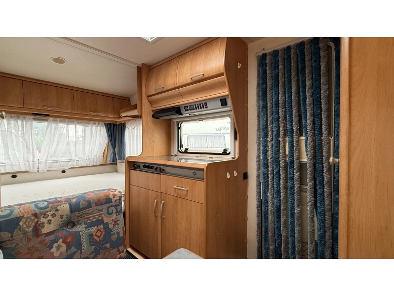 Hobby De Luxe 400 SB treinzit vast bed toilet  foto: 6