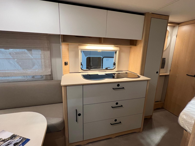 LMC Style 440 D DEMO 2027 Fransbed  foto: 7
