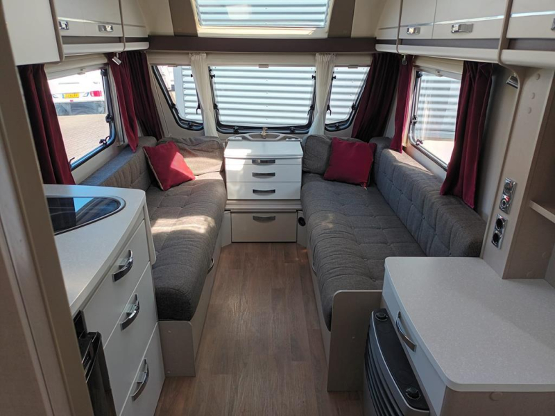 Swift Mondial 420 SE  foto: 2