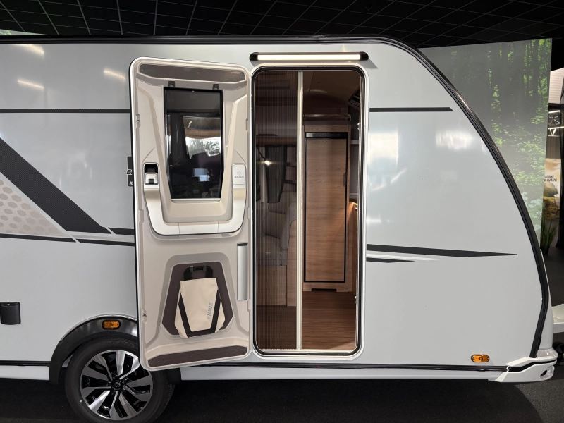 Knaus Sudwind Black Selection 500 PF kopkeuken / fransbed  foto: 5