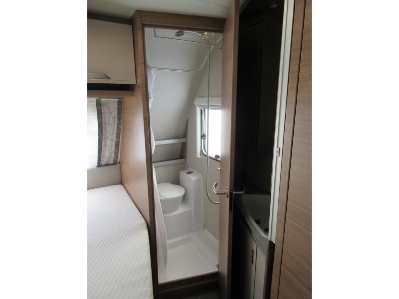 Knaus Sport 450 FU COMPLEET EN FRANSBED  foto: 8