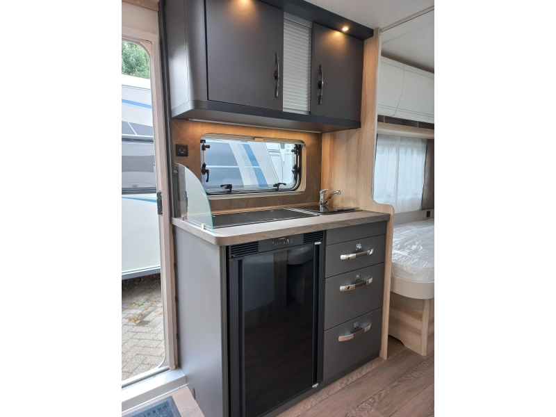 Hobby De Luxe 460 LU 1500kg  foto: 7