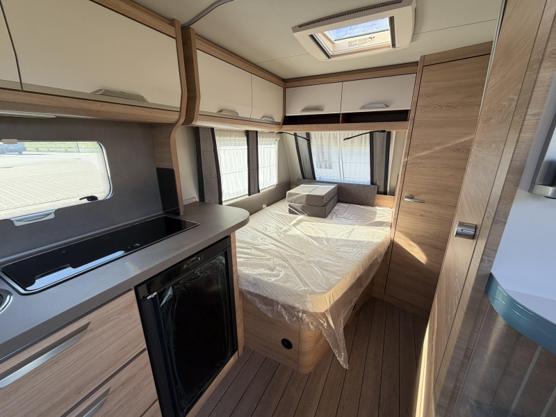 Knaus Sudwind Black Selection 450 FU dakairco / fransbed  foto: 6