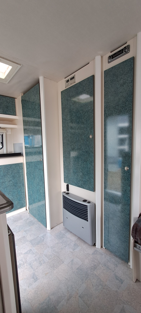 KIP HY-LINE met voortent en luifel + mover foto: 8