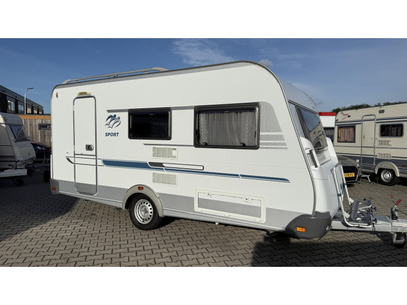 Knaus Sport 420 QD treinzit vast bed toilet  hoofdfoto: 1