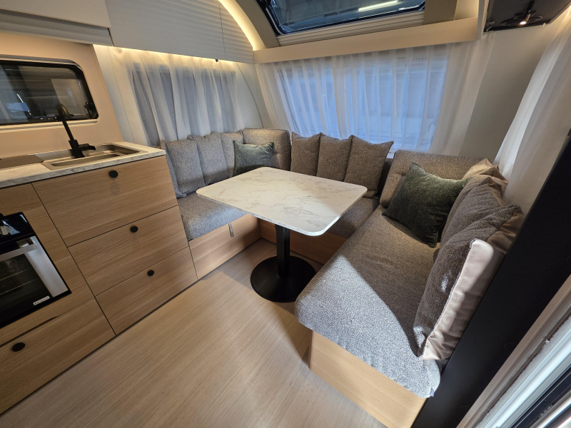 Adria Adora 572 UT Alde verwarming  foto: 7