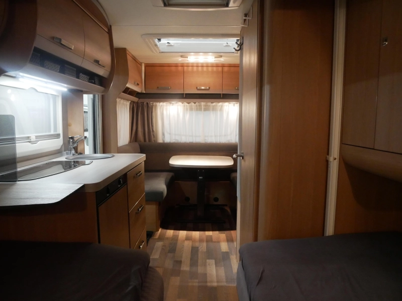 Knaus Sport 460 EU Mover levelsysteem luifel  foto: 14