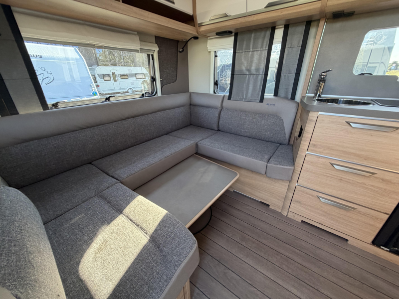 Knaus Sudwind Black Selection 450 FU dakairco / fransbed  foto: 4