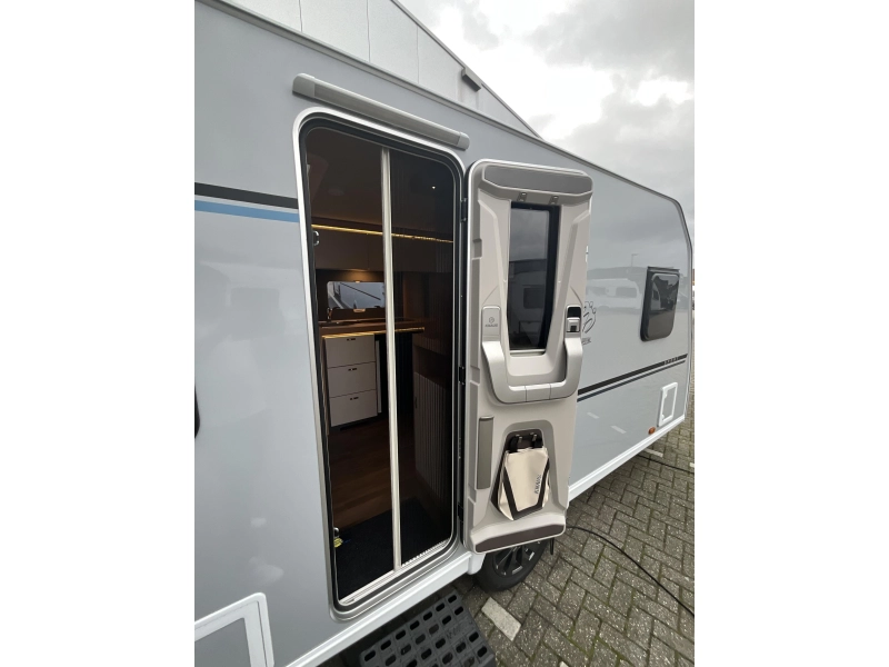 Knaus Sport Platinum 450 FU ACTIE MODEL-FRANSBED  foto: 2