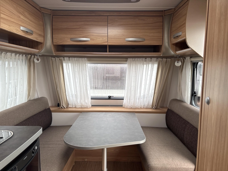 Eriba Nova Light 465 Mover/Thule luifel  foto: 4