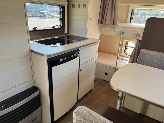 Caravelair Antares 476 Family Stapelbed | Fietsenrek | Voortent | TV | Fransbed | Treinzit | Hor foto: 14