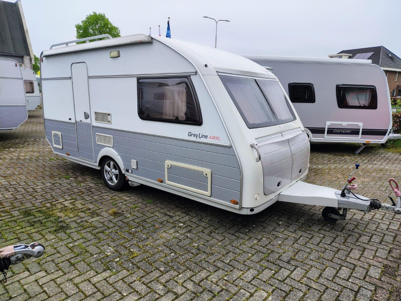 Kip Grey Line Special 44 EKL met doucheruimte 