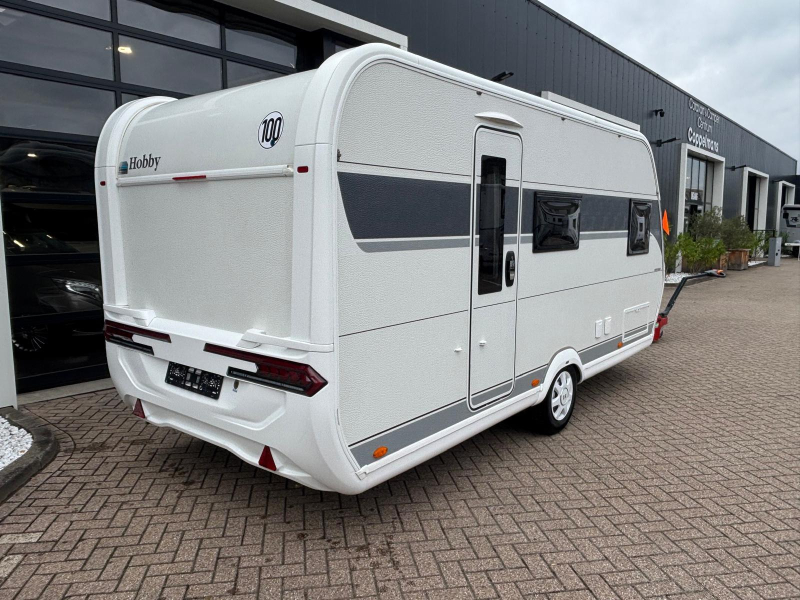Hobby On Tour 470 KMF met voortent en stapelbed  foto: 10