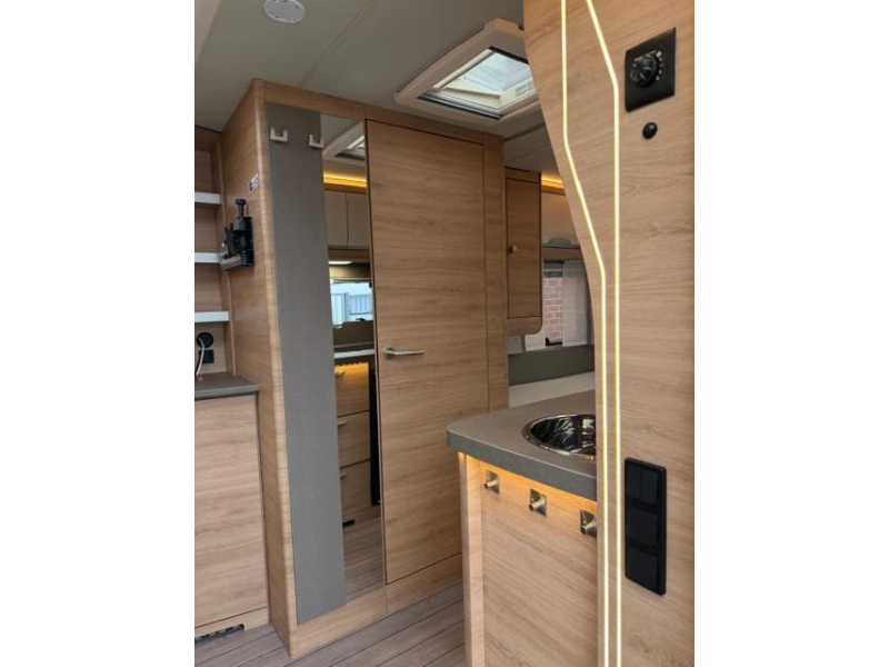 Knaus Sudwind 60 Years 460 EU Incl. Mover en Luifel  foto: 12