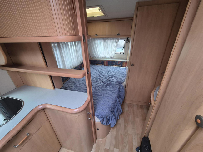 Hobby 460 UFE Mover, Voortent + Nw. Etui luifel foto: 10