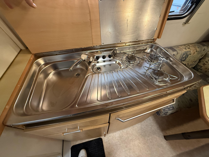 TEC Travel King 390 ATF TREINZIT VASTBED VOORTENT  foto: 11