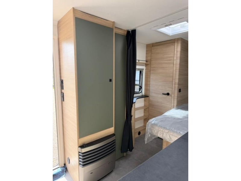 Caravelair Sport Line 455 Frans bed - Ruime rondzit  foto: 17