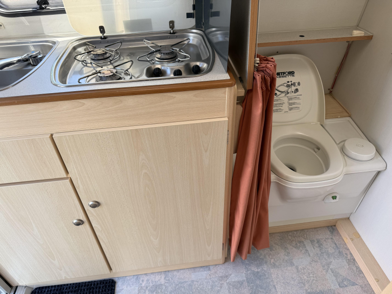 Kip Kompakt 37 EKV LANGSLAPER TOILET LUIFEL  foto: 9