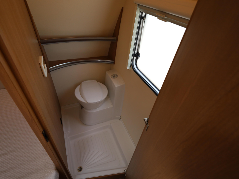Knaus Sport 450 FU inclusief voortent  foto: 12
