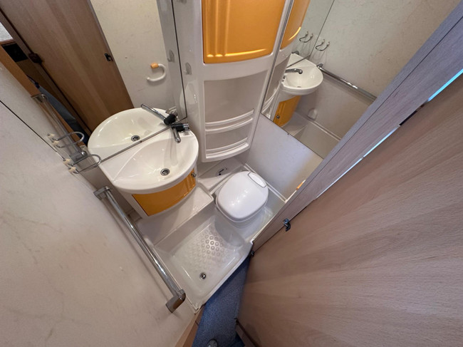 Dethleffs Camper 460 DB foto: 8