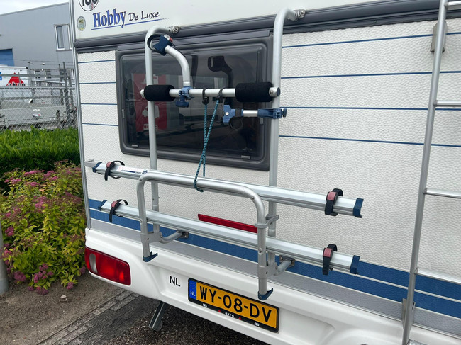 Hobby De Luxe 400 SF | Luifel | Fietsenrek | Mover Half Automaat | Vastbed | Dinette (Treinzit) | Tempo 100 | Schokbrekers foto: 20
