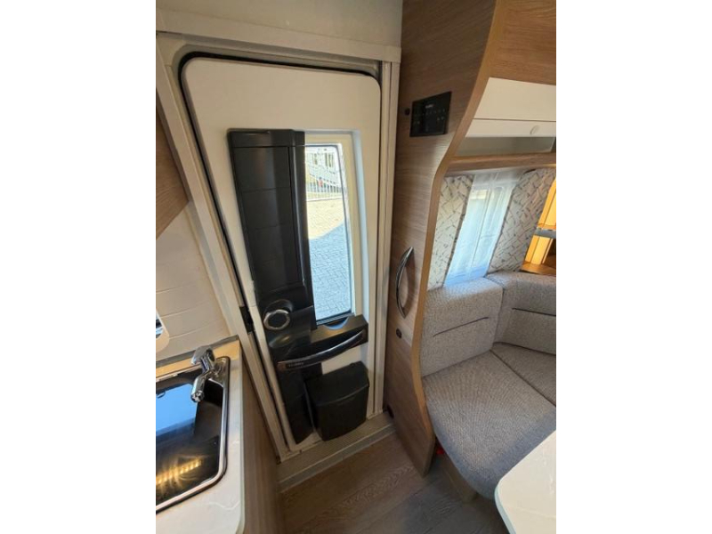 Hobby De Luxe 495 UL Incl Mover Airco Voortent  foto: 21