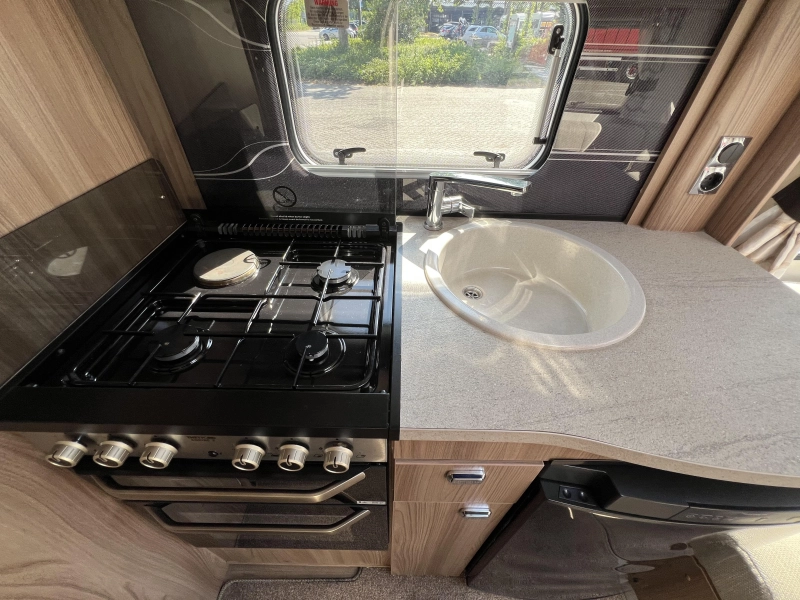 Sprite Cruzer 520 SR Mover Zakluifel Queensbed  foto: 8