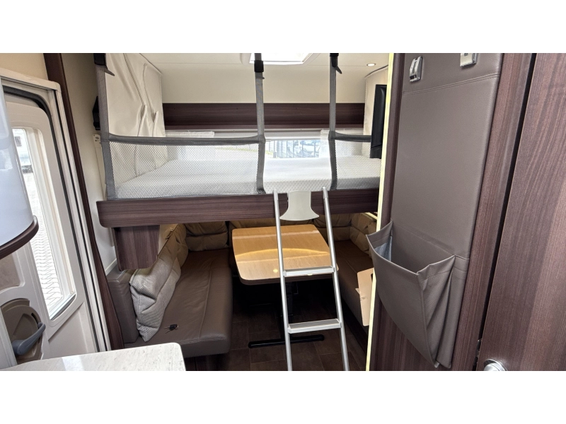 Bürstner Averso Plus 510 TK kinderkamer rondzit  foto: 12