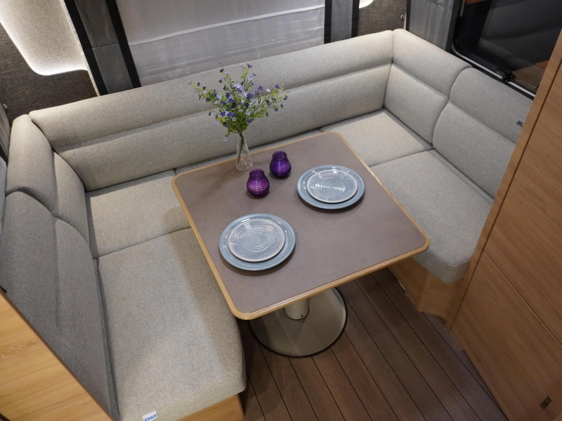 Knaus Sudwind Black Selection 500 EU !! BED VAN 217CM LANG !!!  foto: 8