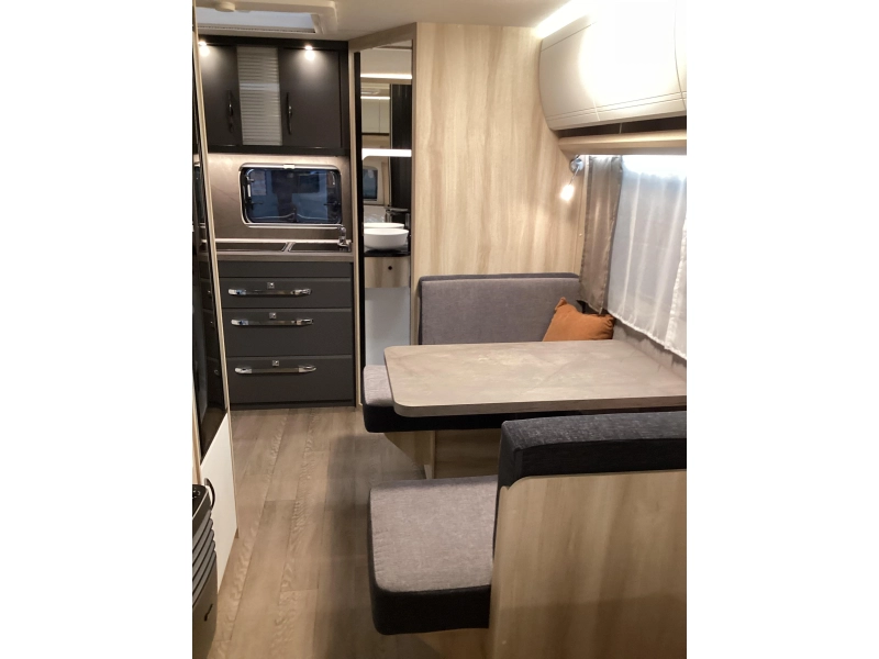 Hobby De Luxe 460 SFF Vrijstaand bed/ Douche  foto: 7