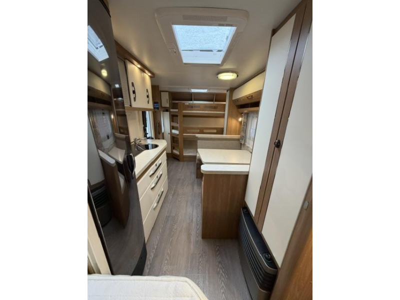 Hobby De Luxe 540 KMFE 3 stapelbed Mover Airco  foto: 20