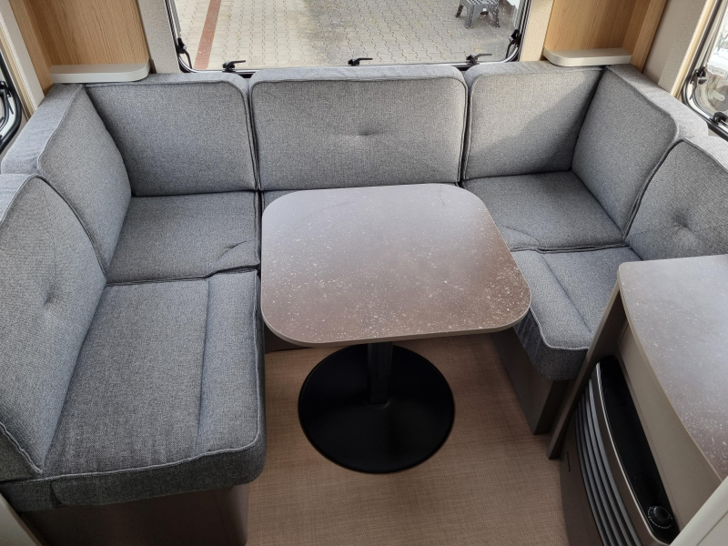 Bürstner B66 485 TS Queens bed - 1800 kg  foto: 5