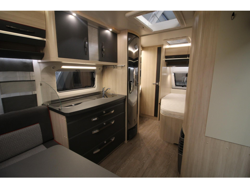 Hobby De Luxe Edition 460 UFE Topstaat, Hoge Koelkast  foto: 11