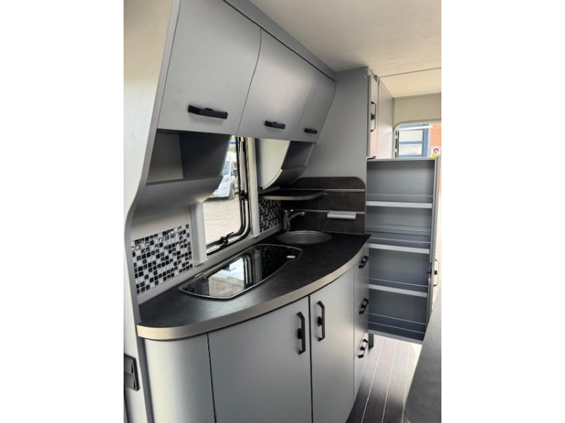 Knaus Sport en Fun 480 QL mover luifel fietsenrek  foto: 17