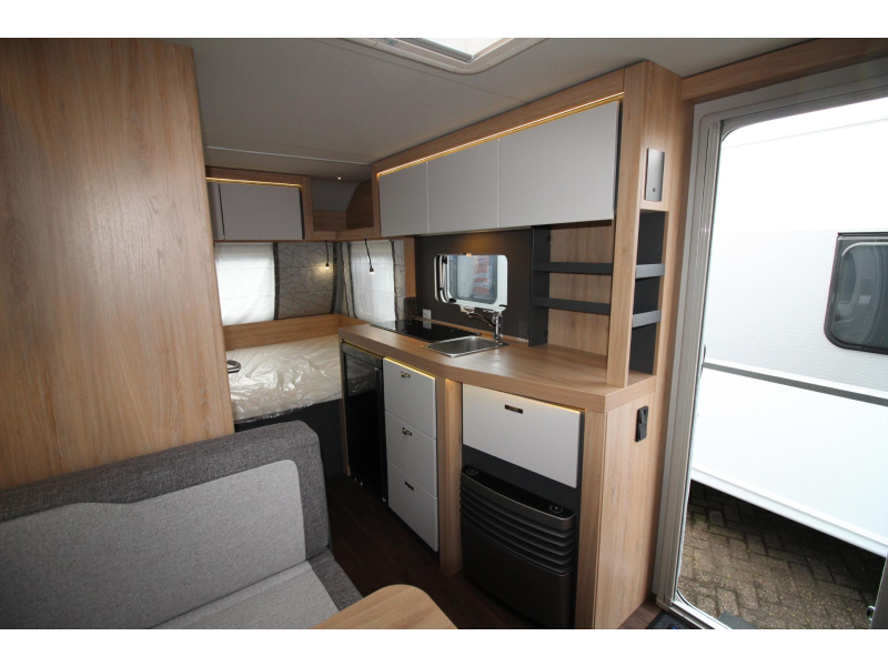 Knaus Sport 420 QD Dwarsbed & ruime keuken!  foto: 10