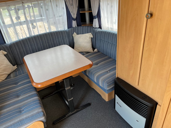 Hobby 450 De Luxe Easy vast bed , rondzit foto: 7