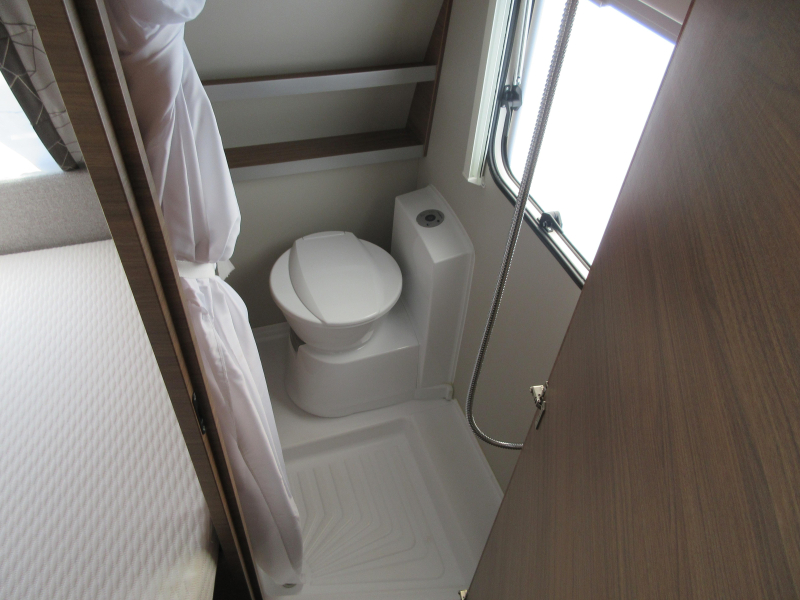 Knaus Sport 450 FU COMPLEET EN FRANSBED  foto: 11