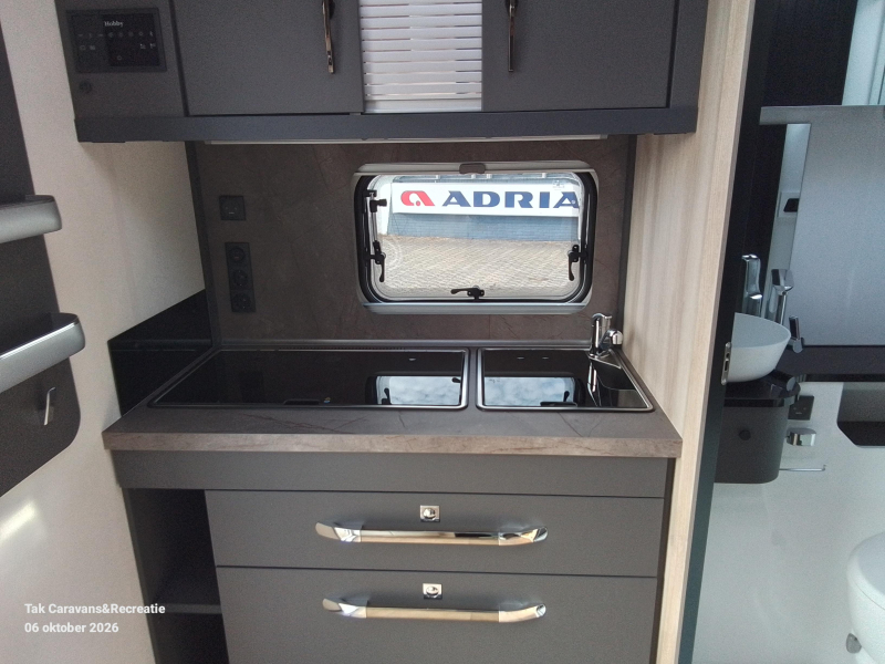 Hobby De Luxe 460 SFF Model 2027 met queensbed  foto: 4