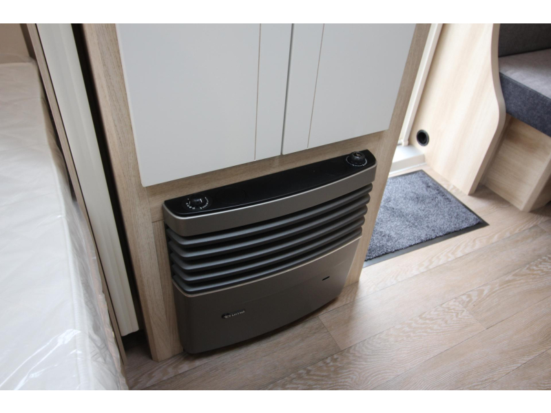 Hobby De Luxe 460 UFE Frans bed & rondzit!  foto: 18