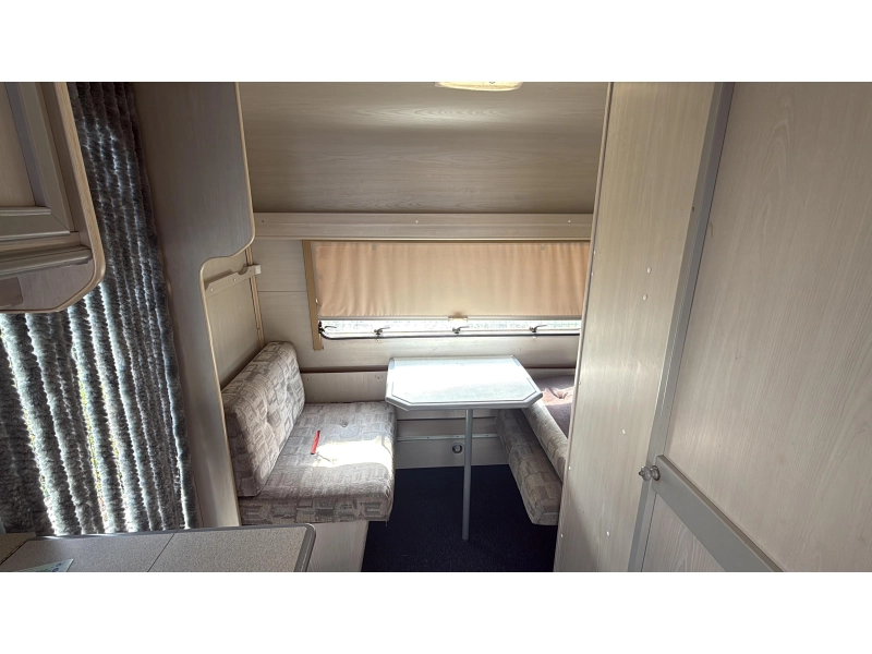 LMC Luxus 390 P zit bed toilet  foto: 1